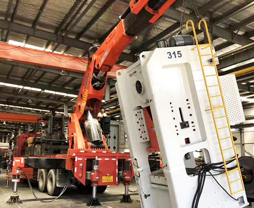 坦洲镇附近随车吊出租，轻松解决运输难题