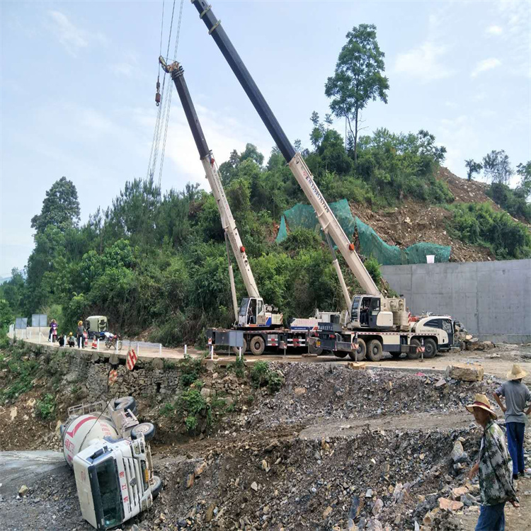 坦洲镇汽车掉沟里叫吊车救援要多少钱